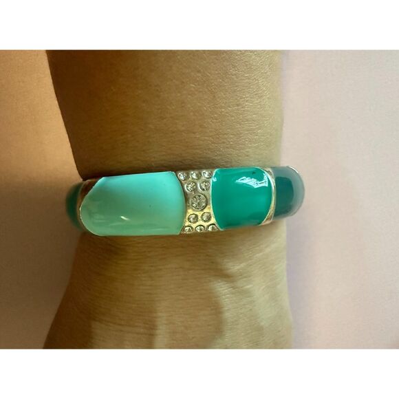Green enamel silver tone with rhinestone hinged bangle - Picture 2 of 5